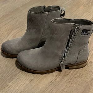 Sorel size 7 never worn short boots